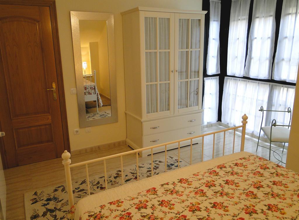 Apartamentos El Pinedo 노하 객실 사진