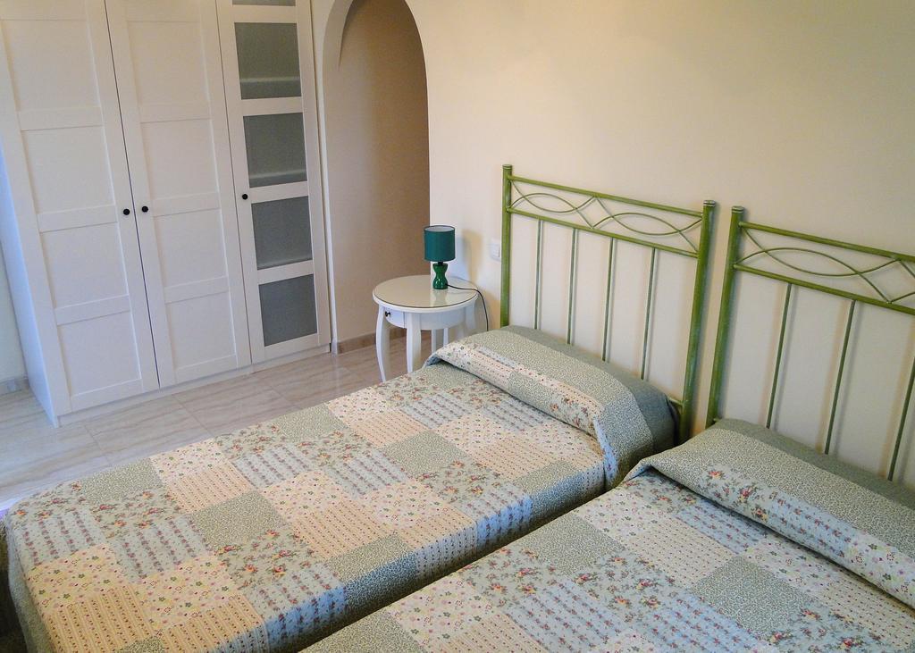 Apartamentos El Pinedo 노하 객실 사진